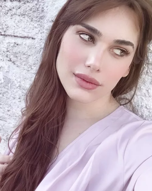 An unpretentious photo for a change. Get to know me!