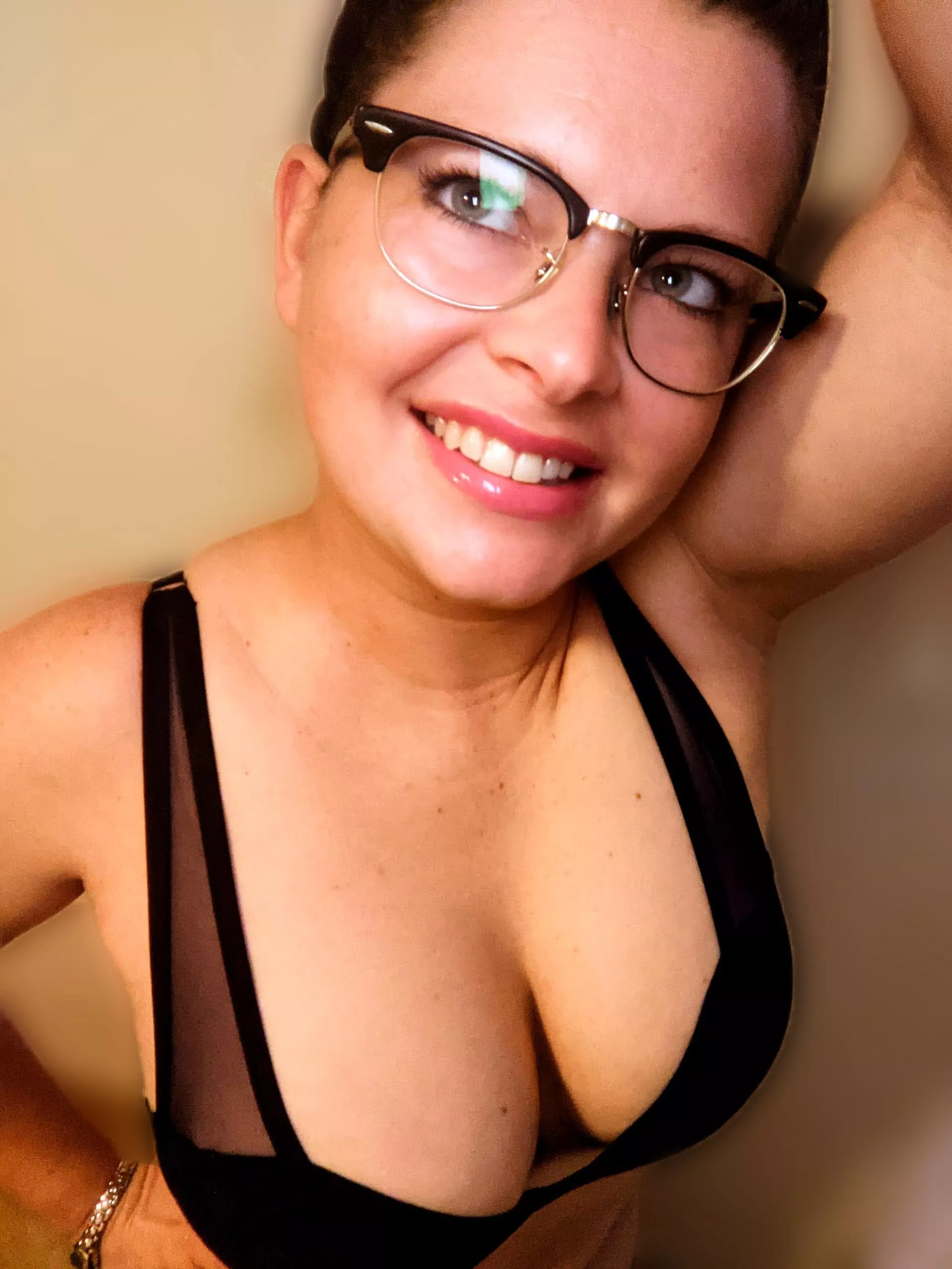 And a pretty face to compliment your view 😇