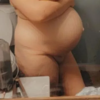 And pop goes my belly button 🙈😏🥰 And pop goes my belly button 🙈😏🥰