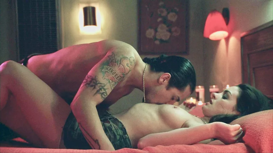 Anne Hathaway having her chest kissed