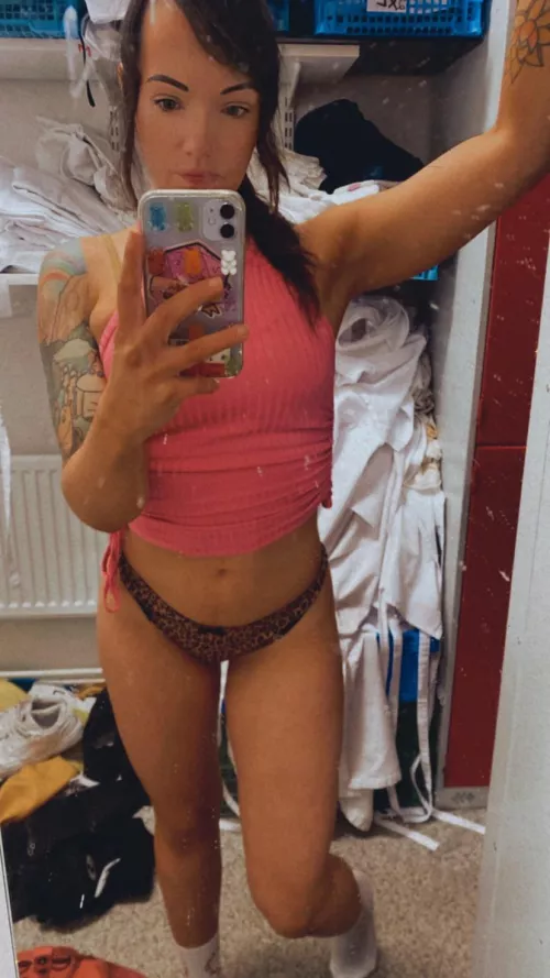 Another day, another changing room selfie 🙄😘 [f]31