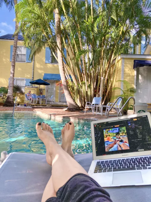 Another day, another coast, another poolside to do work next to ππ΄π£ Really enjoying the stares I'm catching with these too!