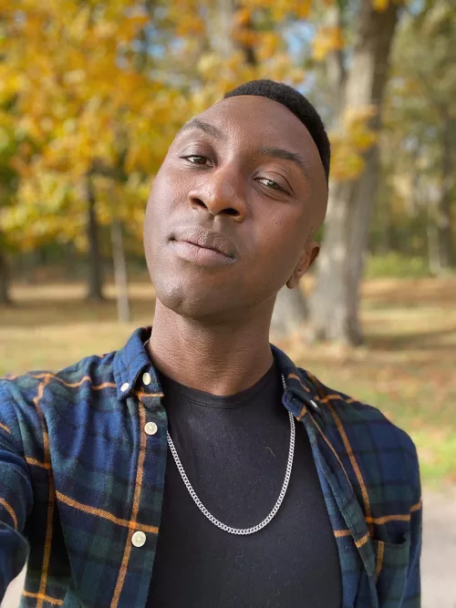 Another gaymer who wants a boyfriend. 🍂🥰 FPS and chill.