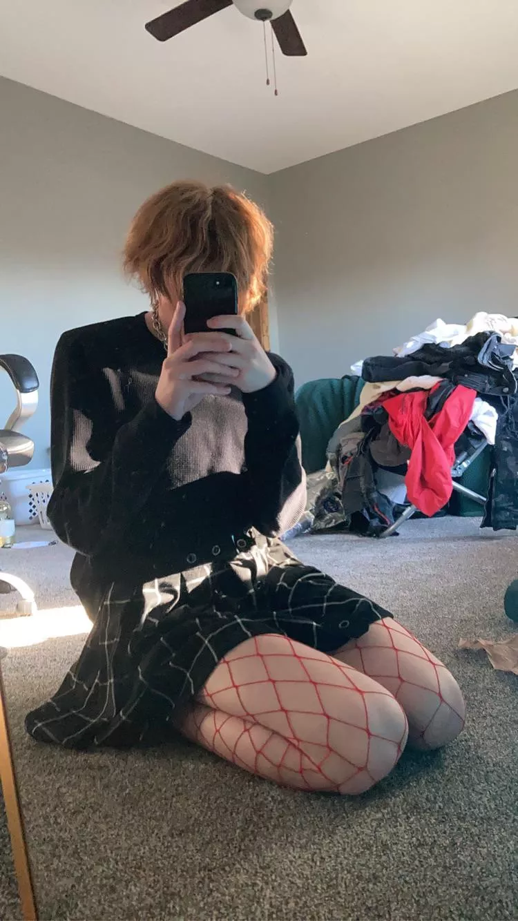 Another pic with the fit from earlier :3