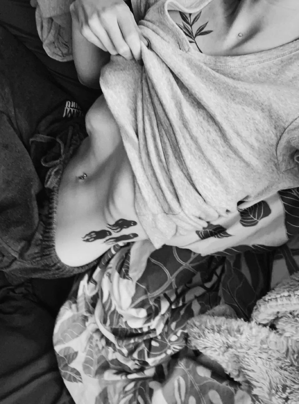 Another picture of my rib cage ✨