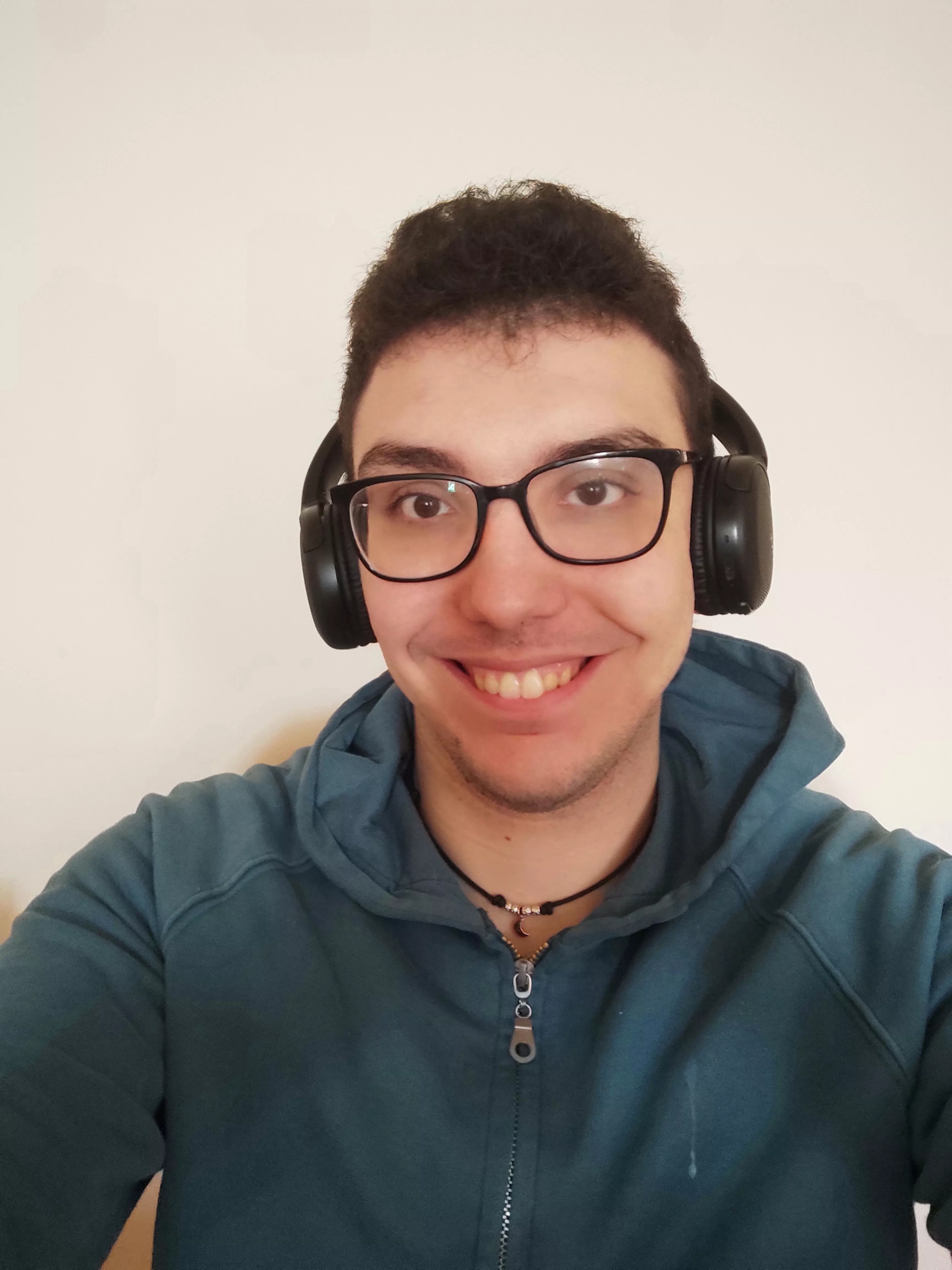 Any chubby gaymers around my age (26) want to game and cuddle?