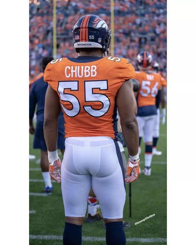 Any fellow guys love football players too? So many plump asses in spandex 😍🍑🔥 love to chat with someone and share pix!
