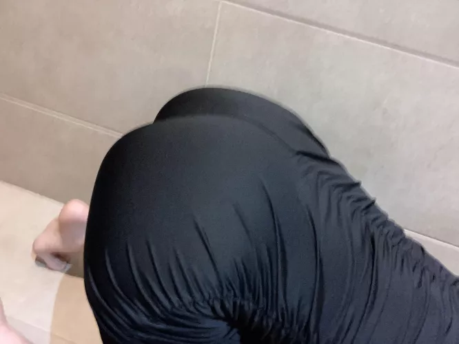 Any fellow sissy here that are as horny as me?? Dm!!