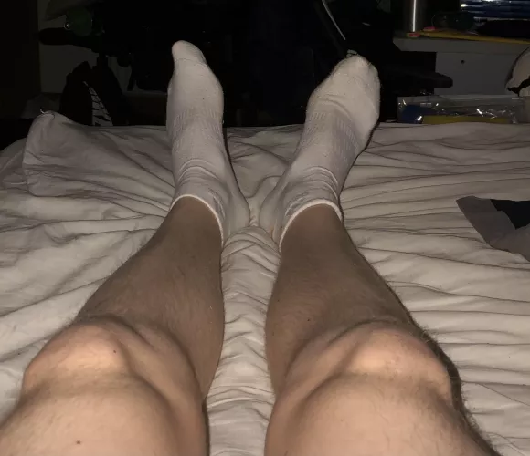 Any foot boys want to serve a straight manβs socked feet π