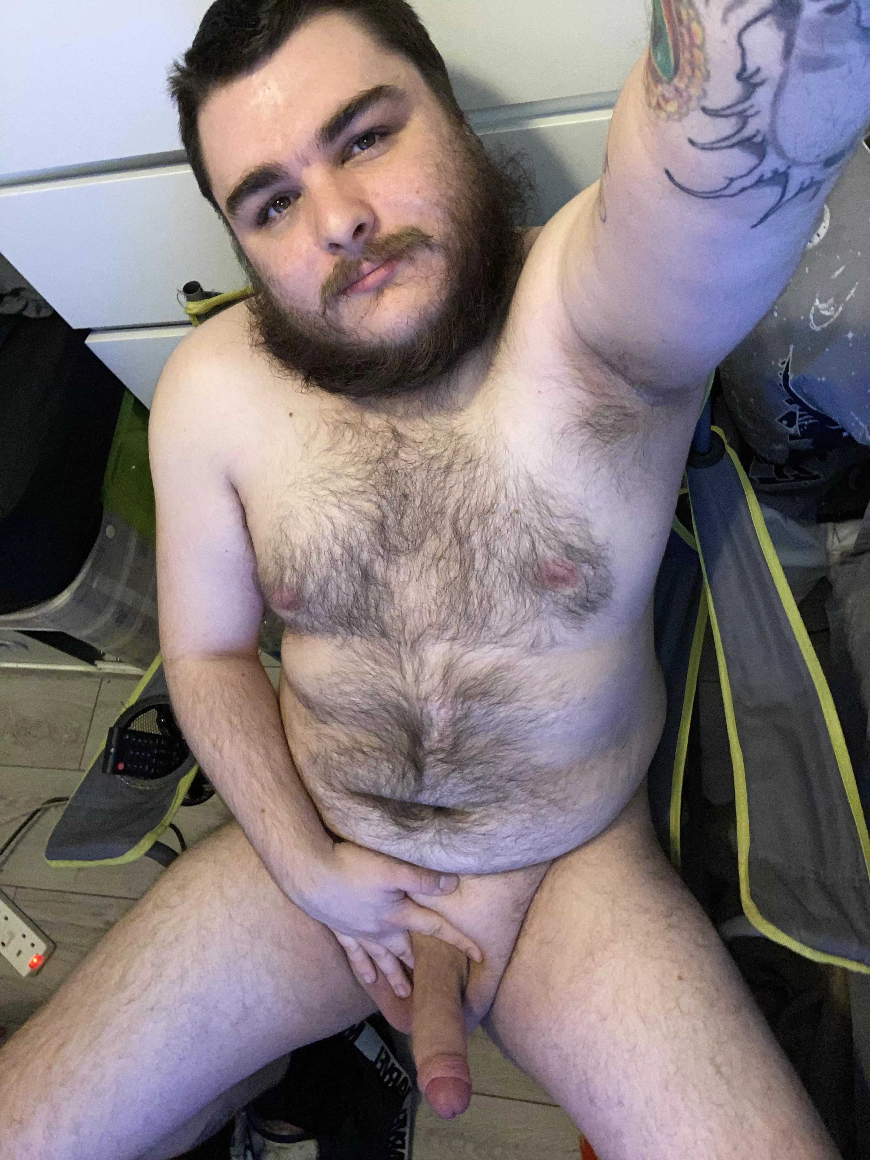 Any ladies like big hairy guys?