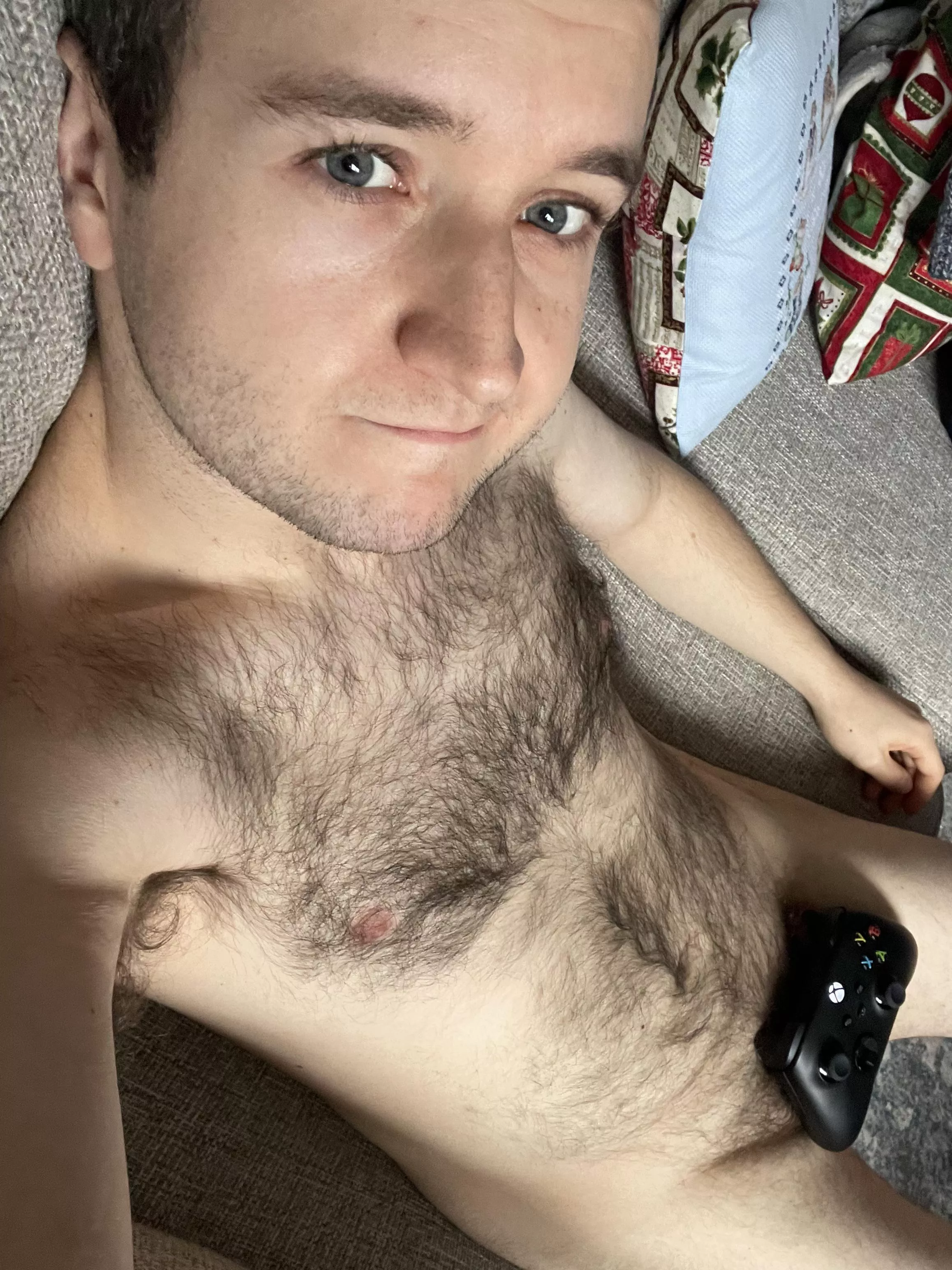 Any love here for a hairy gaymer?