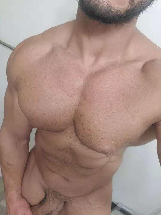 Any Mommy's on this sub like a muscular boy? Any Mommy's on this sub like a muscular boy?