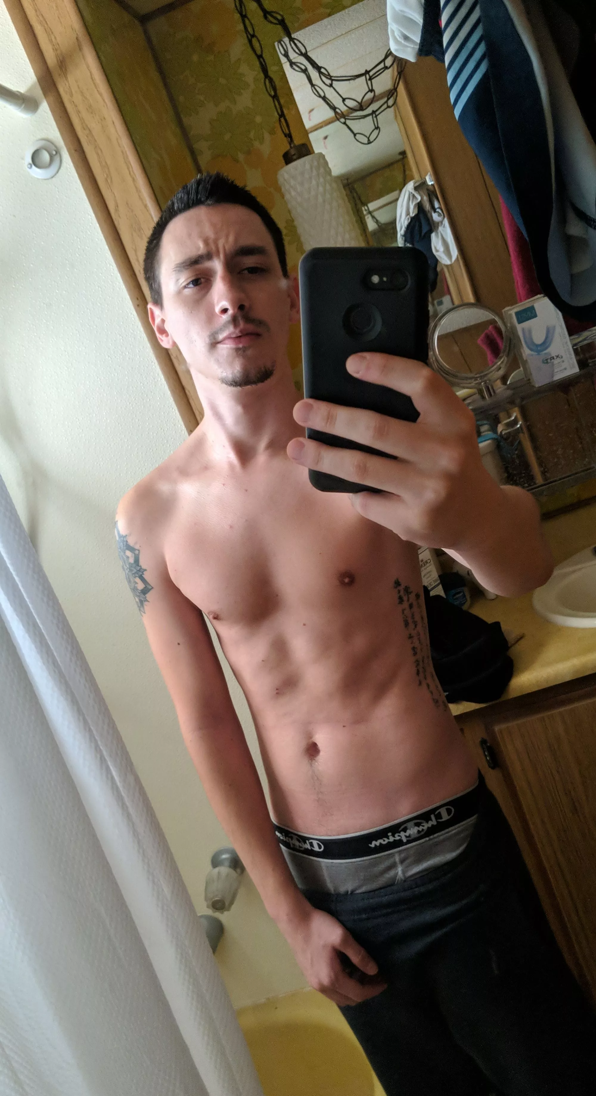 Any older gaymers into slim guys?