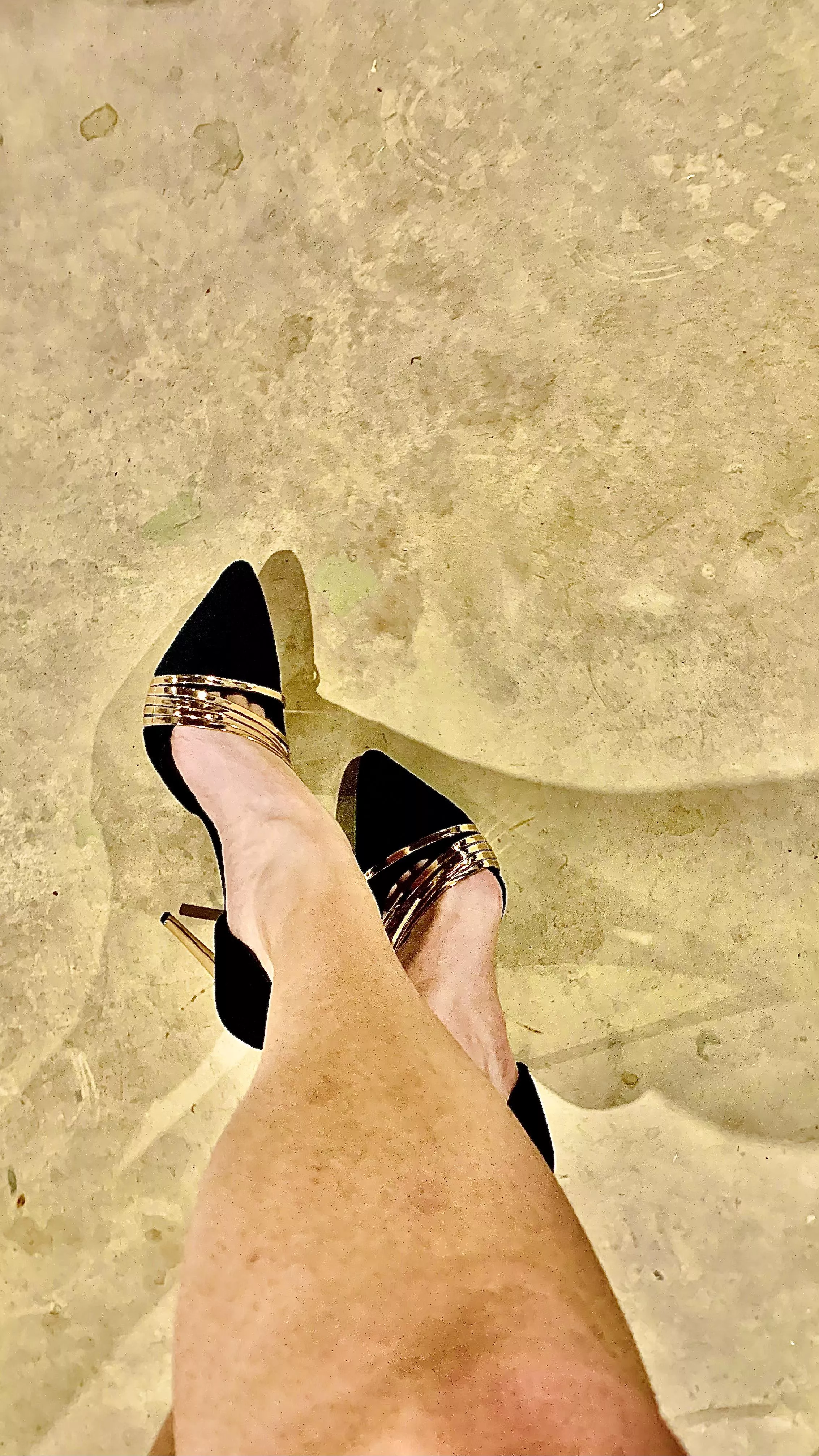 Any piggies looking for some feet to worship?