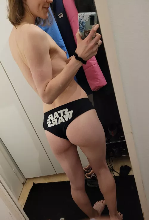 Any star wars fans here? 🤭🤭 [f]