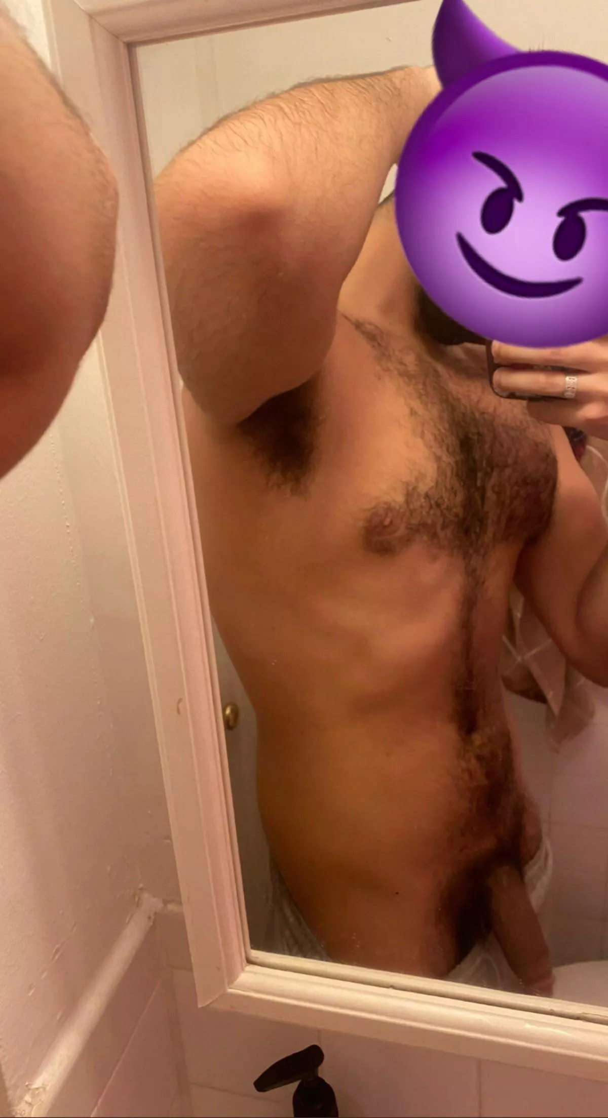 Any submissive boy down to worship a hairy arab?