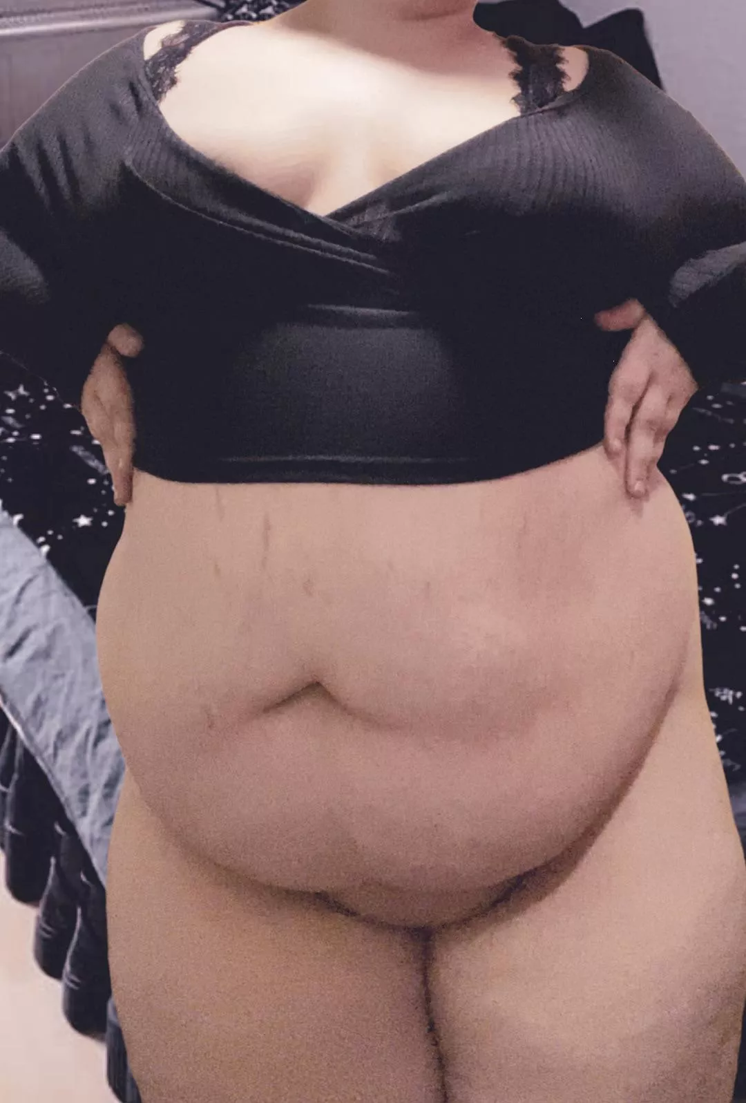 Any tummy lovers?🖤