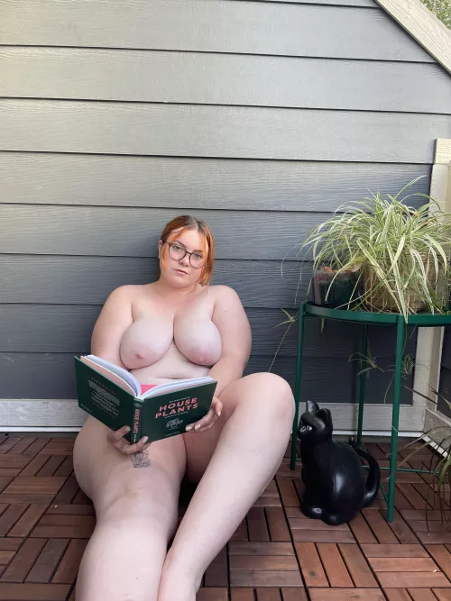 Anybody else love reading ;)