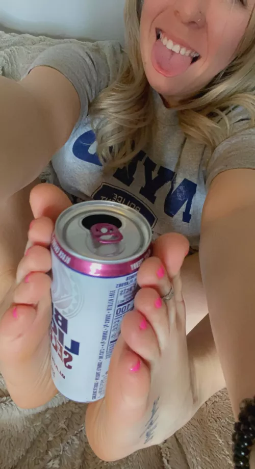Anyone care to join me and have a drink?😘🍻👣