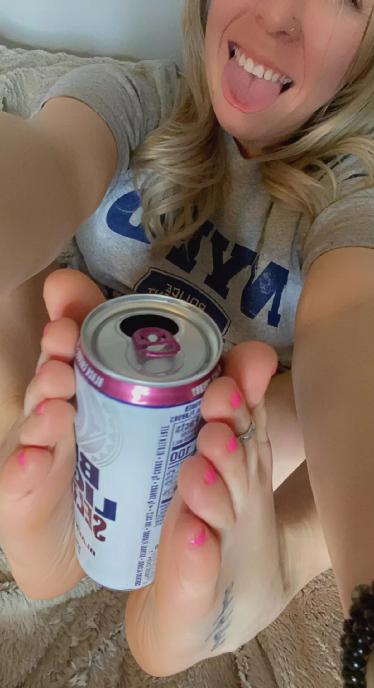 Anyone care to join me and have a drink?😘🍻👣