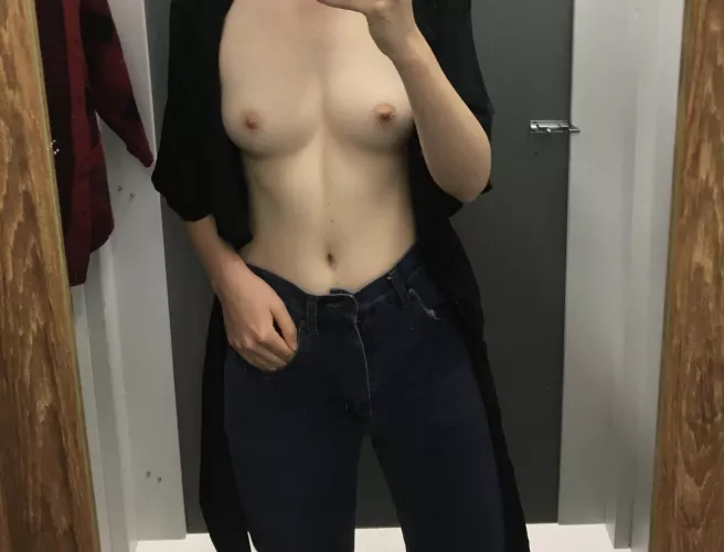 Anyone else get horny looking at their own reflection?