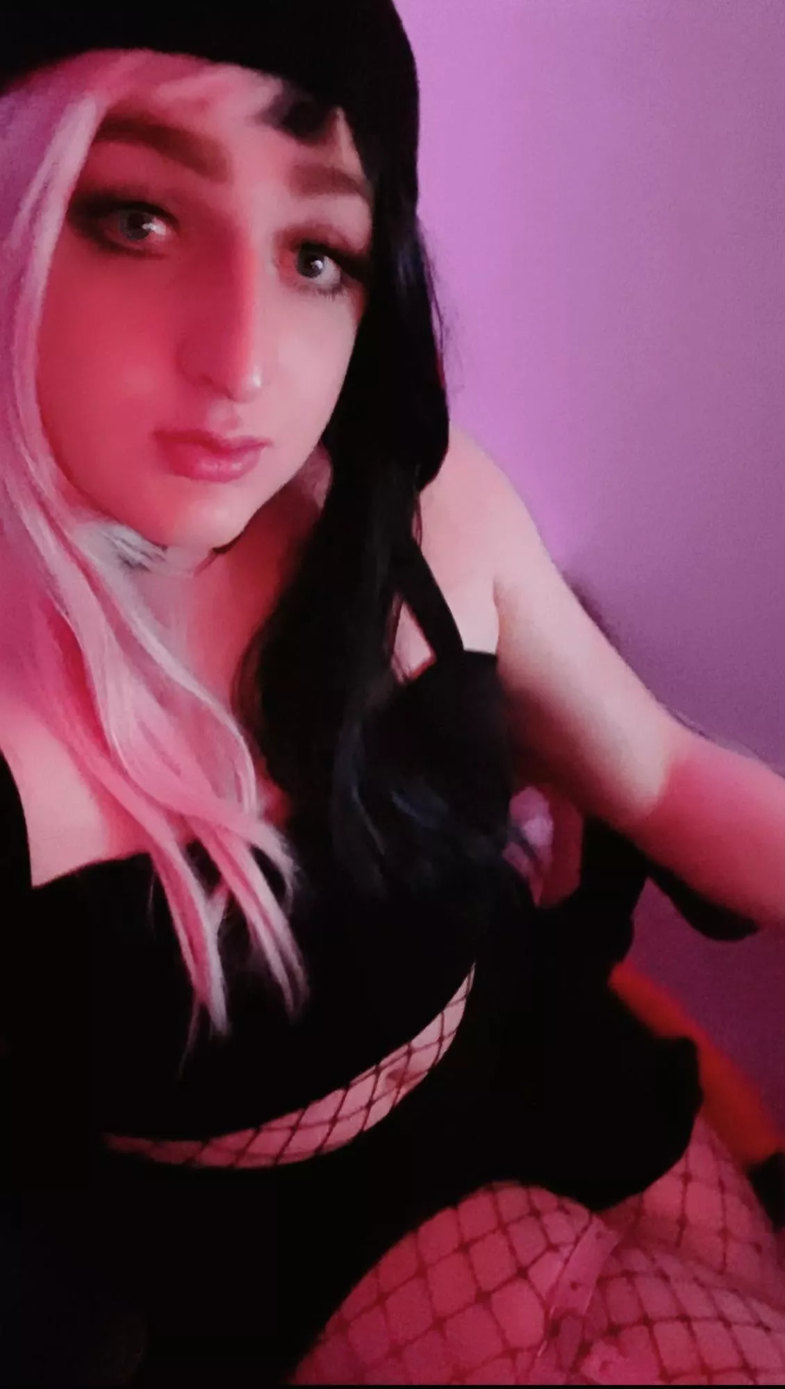 Anyone else take their pics at like 3 a.m?🤣