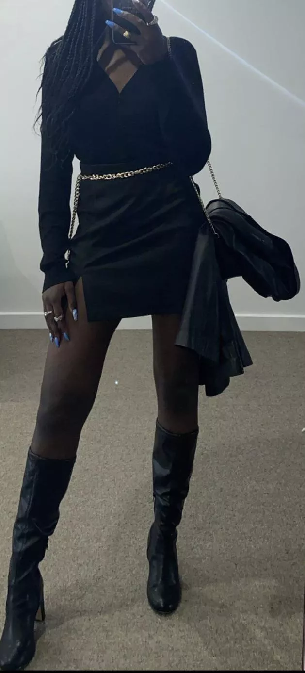 Anyone have 2 screens to cum tribute a hot black girl? Anyone have 2 screens to cum tribute a hot black girl?