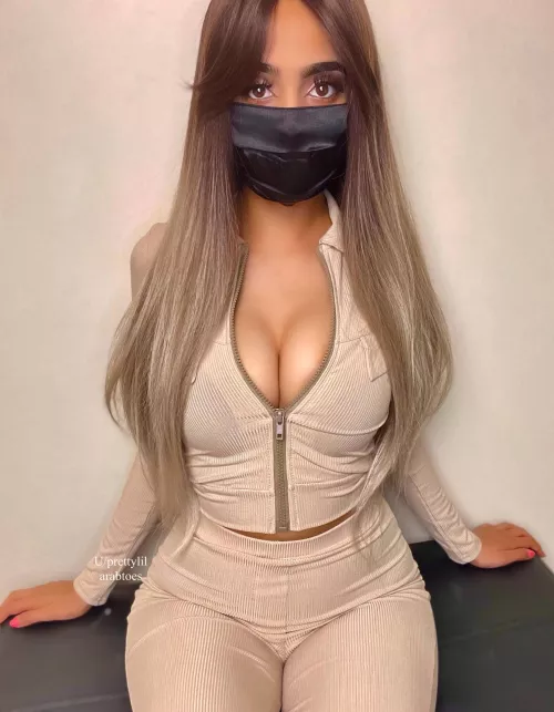 Anyone have a thing for petite Muslim girls with perky tits?š