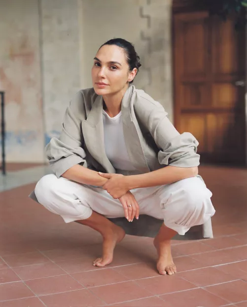 Anyone help me cum to Gal Gadot?