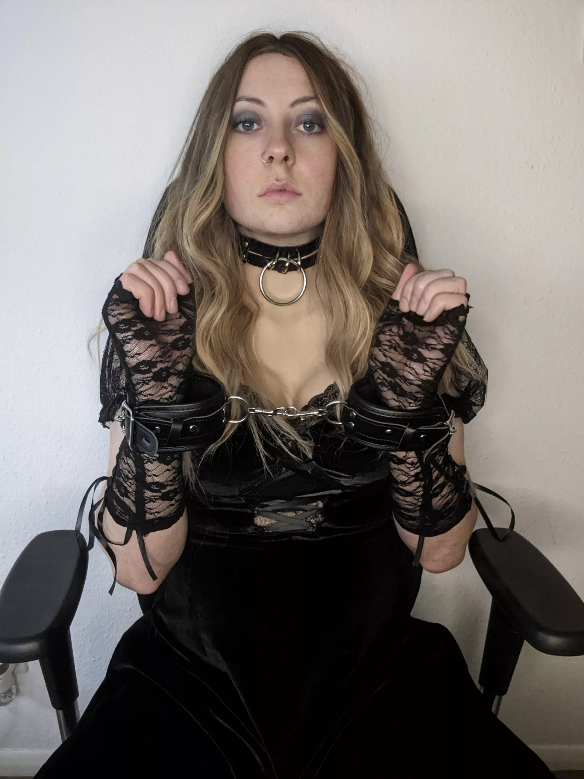 Anyone interested in a well behaved Gothic sub?