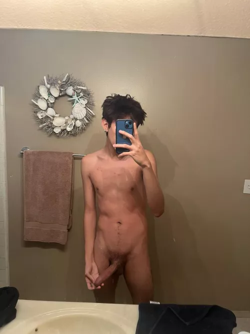 Anyone into a 6’3 Latino twink haha