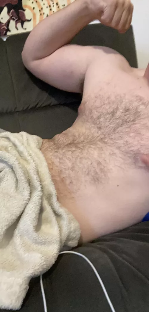 Anyone into hairy curious tops? HMU 😈