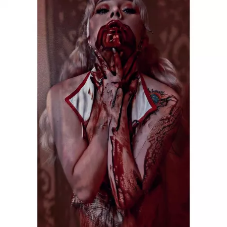 Anyone into sexy horror? I used chocolate to edit this and Iβm pretty proud of my workπ₯²