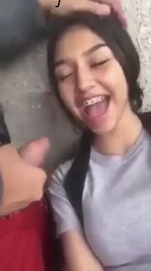 anyone know her name or have the full vid?