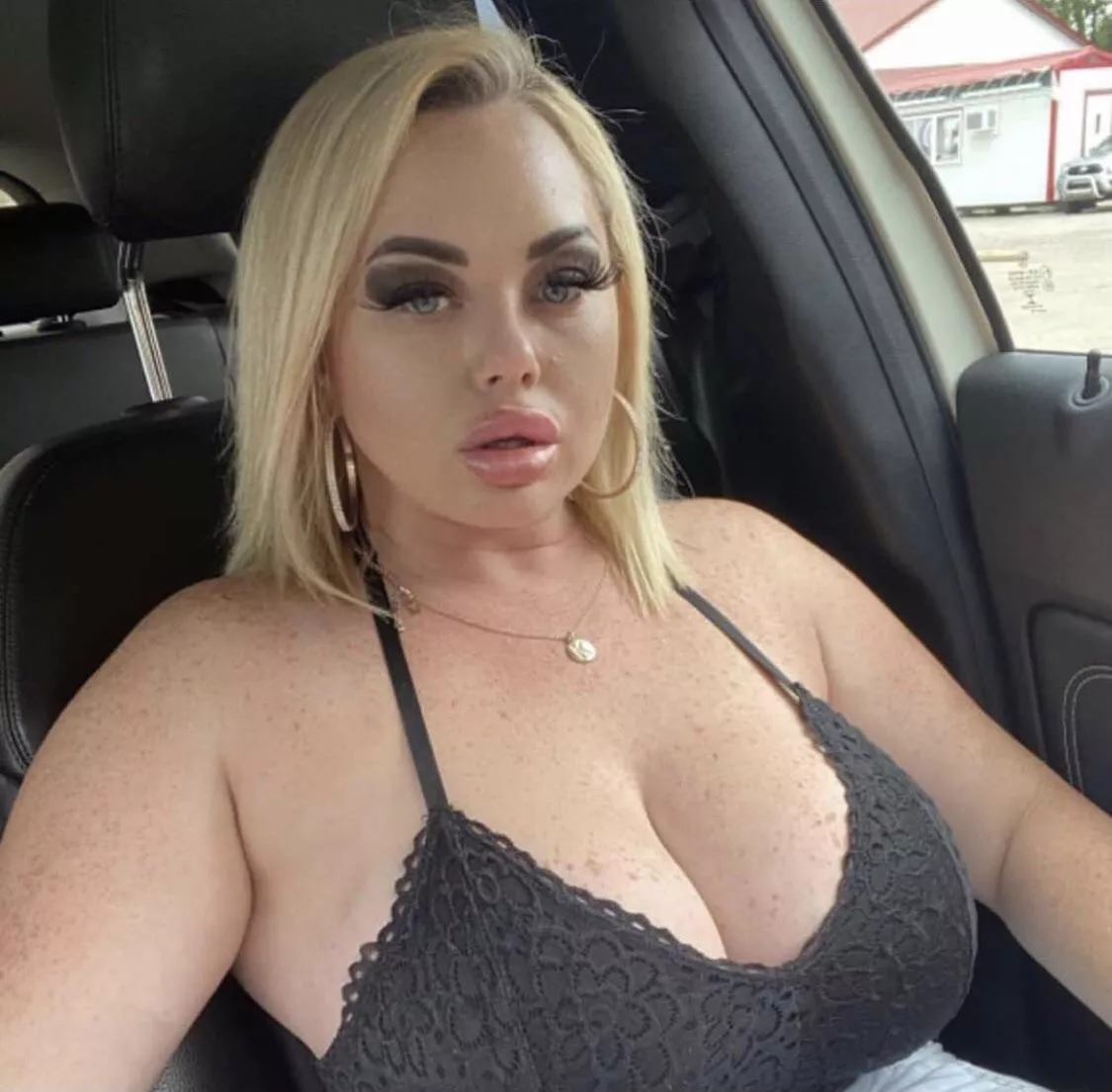 Anyone know who this is Anyone know who this is