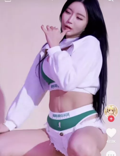 Anyone knows her name?