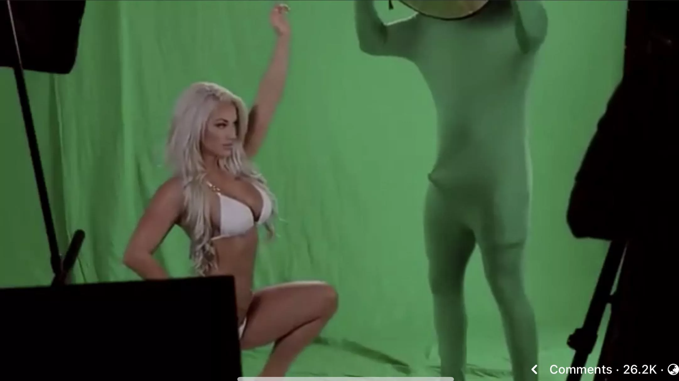 Anyone knows this? It’s a photoshoot then the man in green gets hard