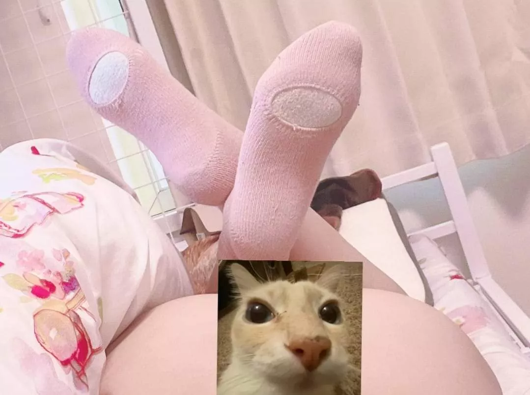 Anyone knows who is this ? I heard its a femboy Anyone knows who is this ? I heard its a femboy