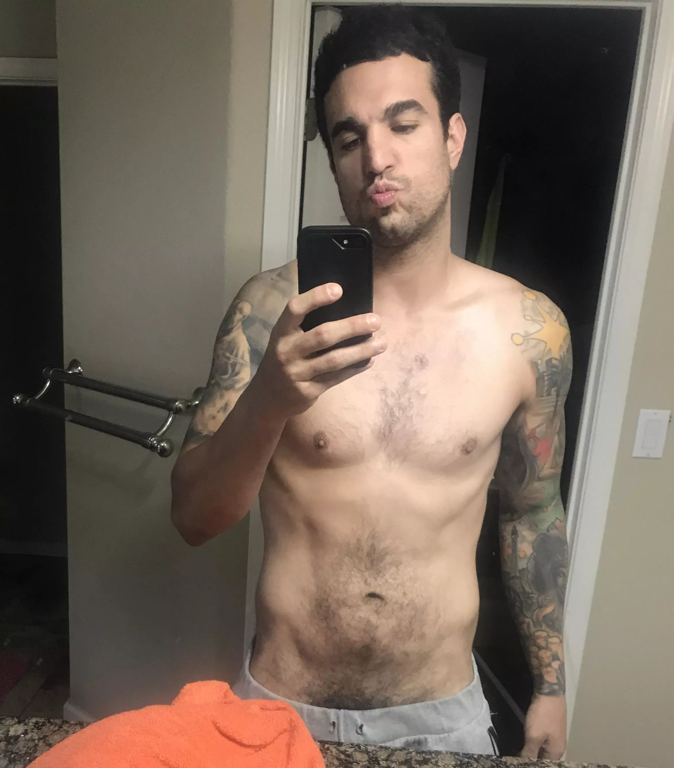 Anyone like a old selfie with the sleeve? Anyone like a old selfie with the sleeve?