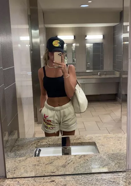 anyone like tall girls? (i’m 6’1)