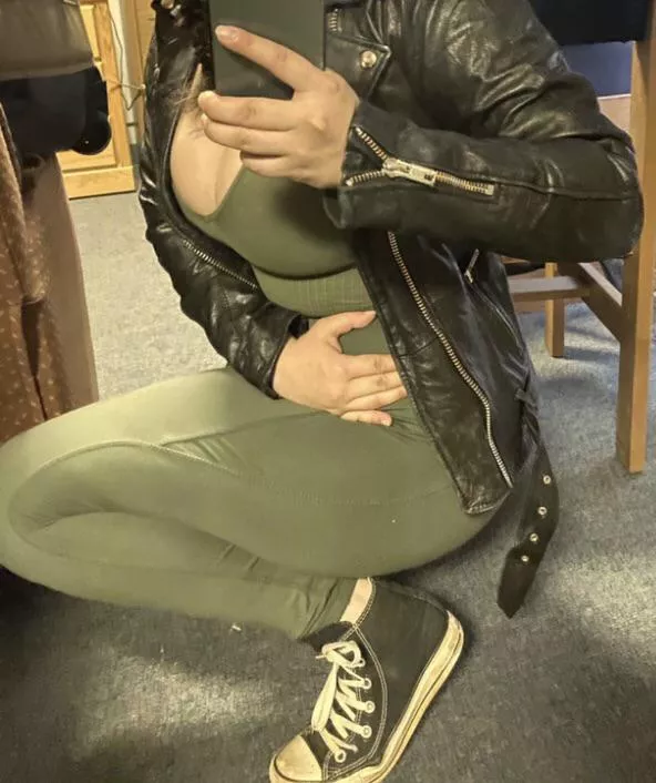 Anyone looking for a good time 🤔 24f