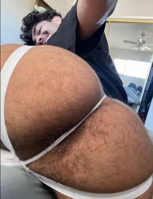 anyone man enough to pull the strap to one side?