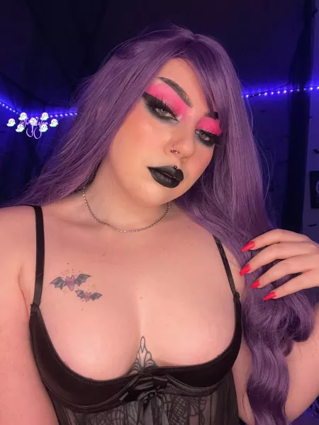 Anyone need a goth girlfriend ๐โจ