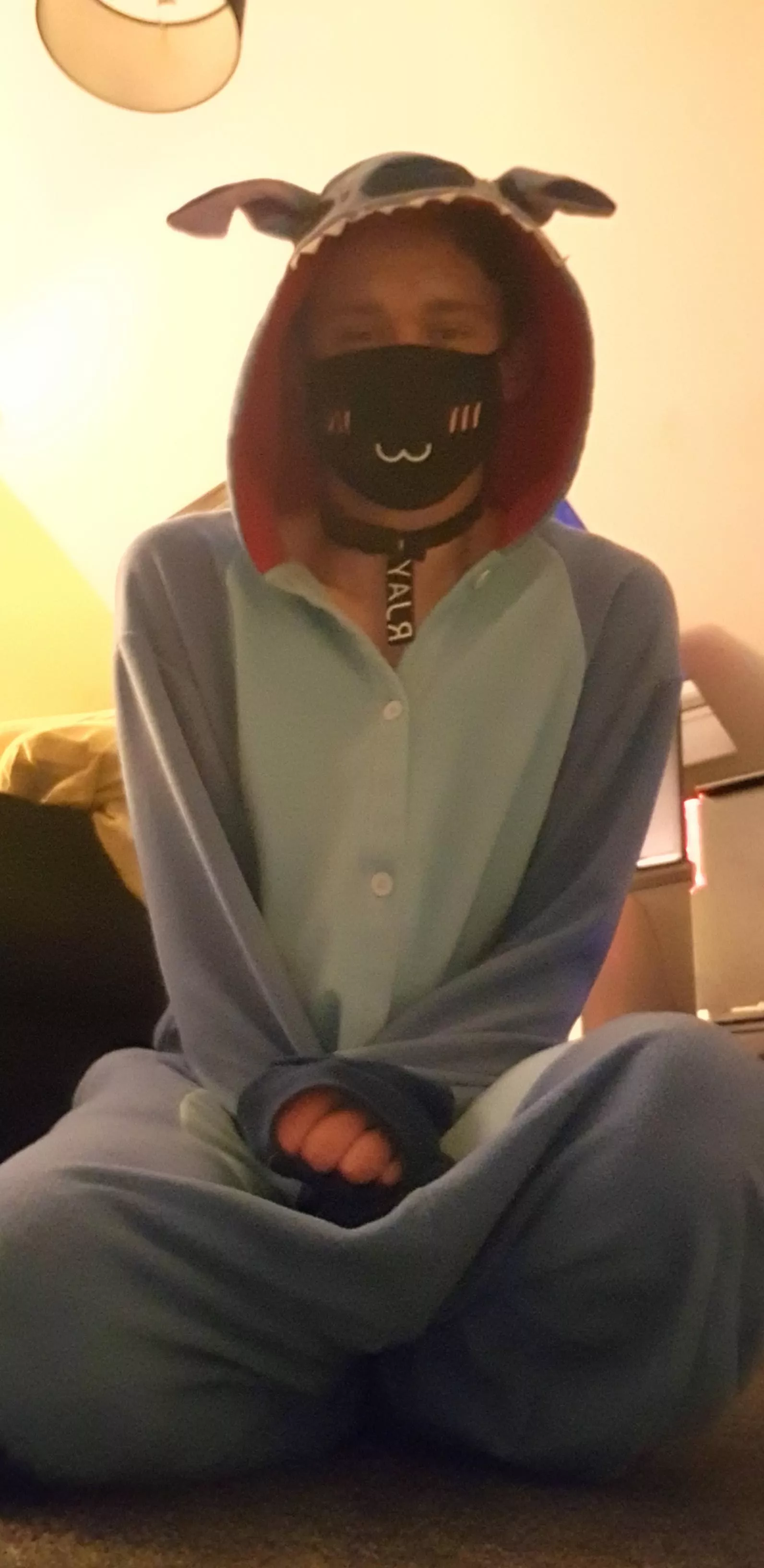 anyone need warm cuddles :3