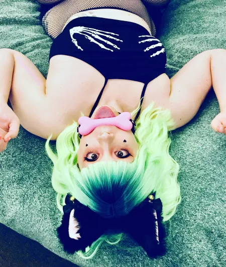 Anyone still awake as horny as me? 🥺