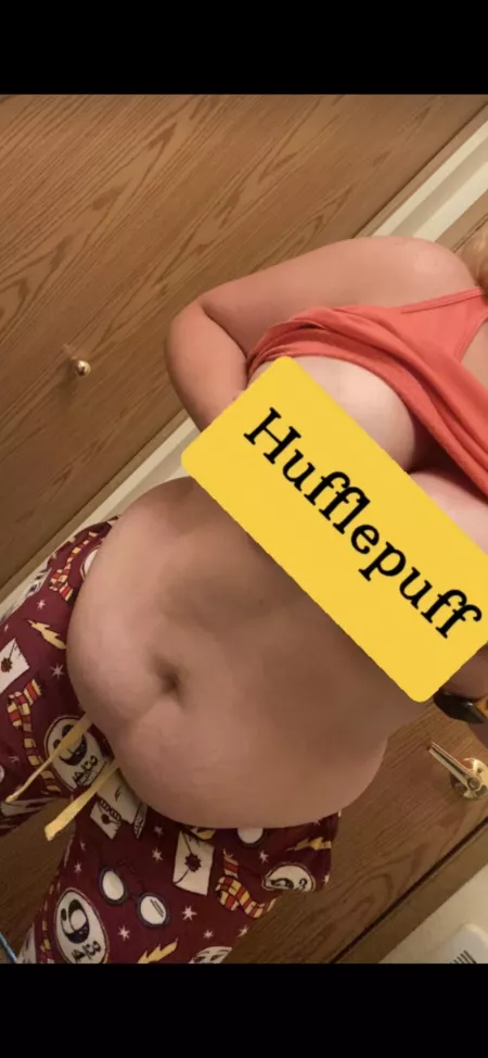 Anyone wanna be a beater and protect my man from these bludgers?! 🪄🧙🏻‍♀️