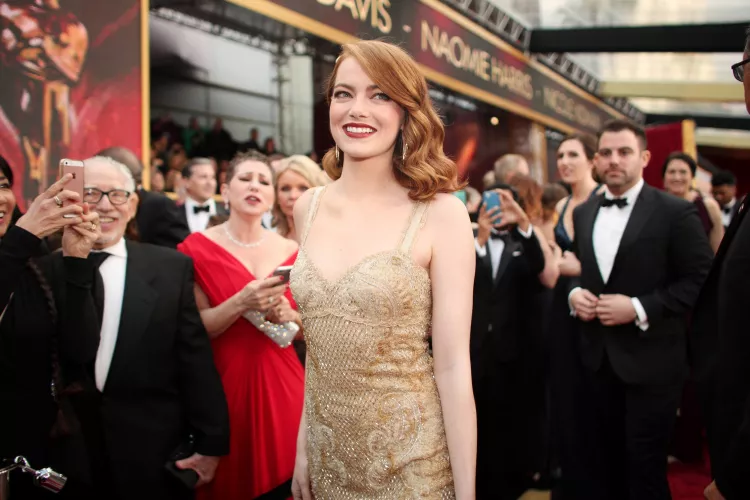 Anyone wanna be Emma Stone or Margot Robbie for me?