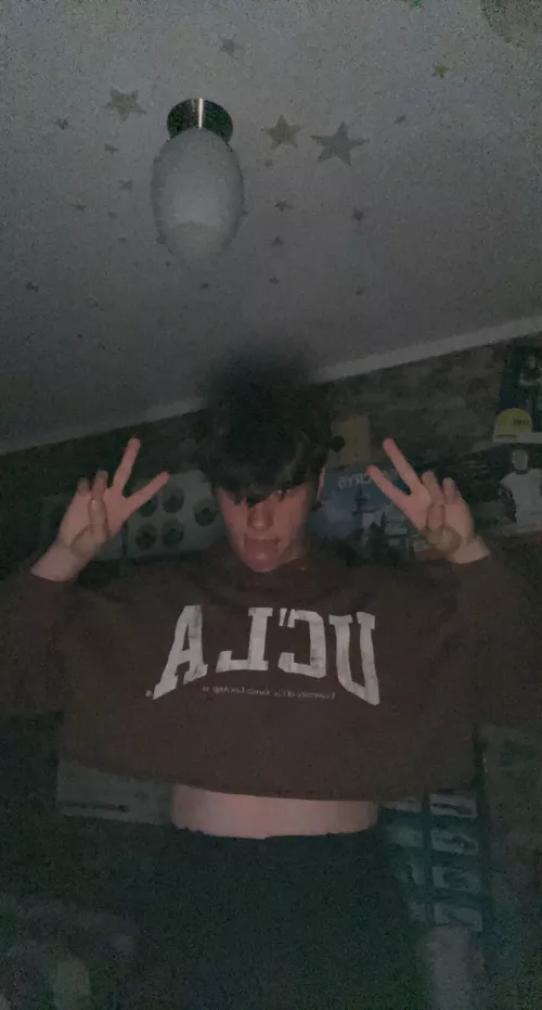 Anyone wanna cum on my face🤤🤤 follow if u do daddies 😋