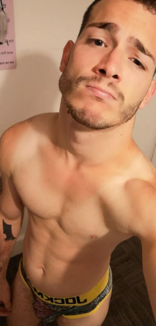 anyone wanna fuck a bro?