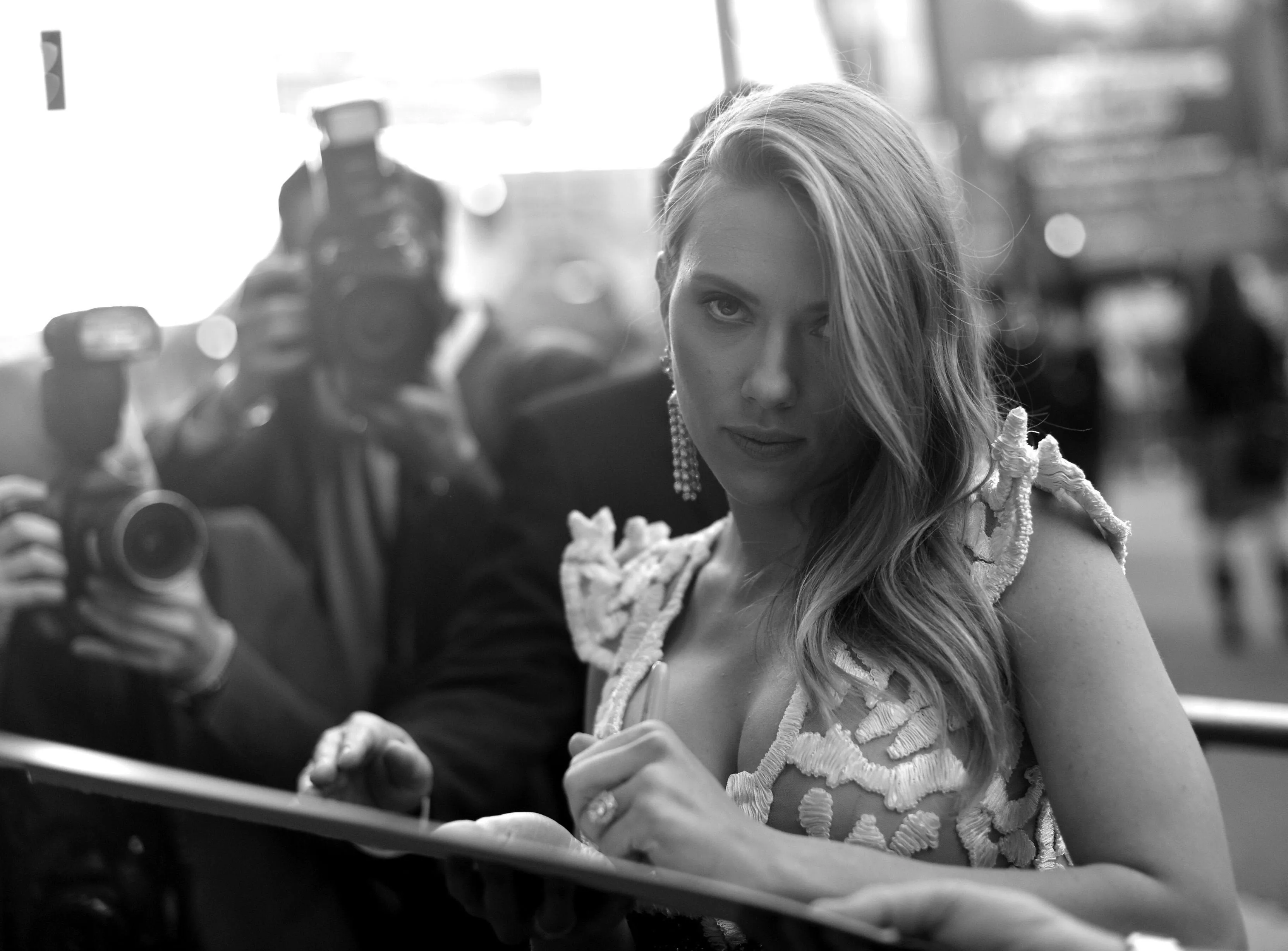 Anyone wanna get bi and jerk to Scarlett Johansson…pref if you are sub bi like mmf and frot